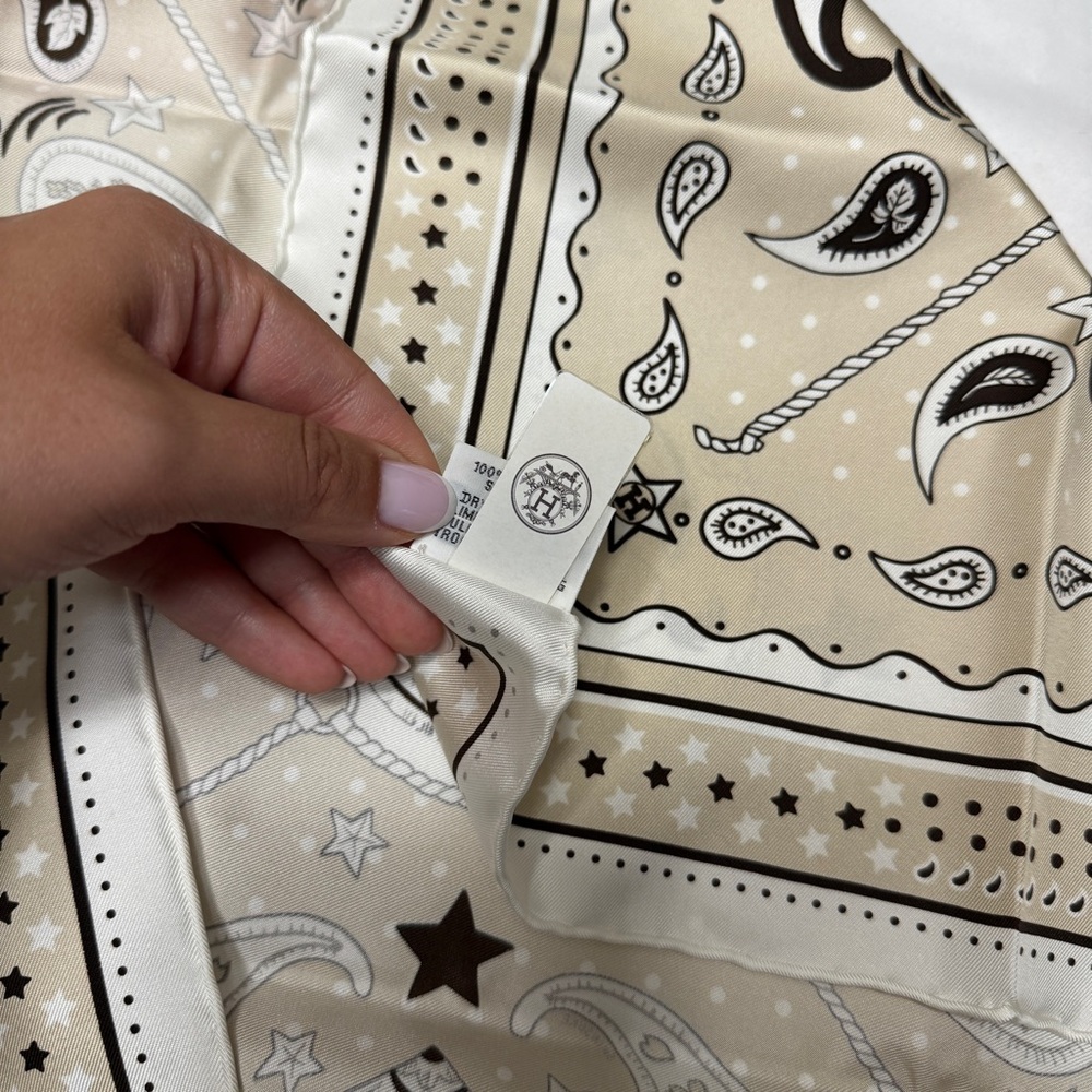 Hermès Le Rodeo des Fruits bandana 55 Grège / Ébène / Blanc - Picture 6 of 7